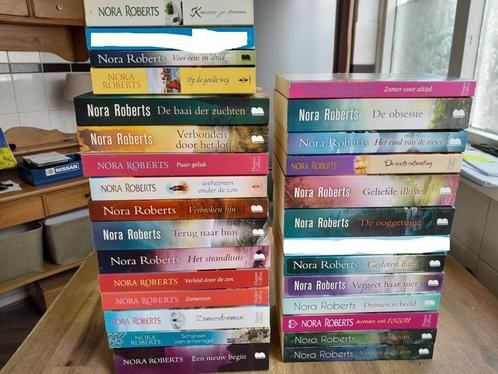 Heel veel titels Nora Roberts - € 2,50 per stuk, Boeken, Romans, Zo goed als nieuw, Nederland, Ophalen of Verzenden