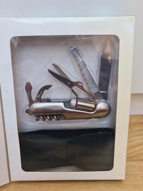 Nieuwe multitool zakmes met diverse functies en verlichting, Caravans en Kamperen, Kampeergereedschap, Nieuw, Ophalen of Verzenden