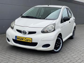 Toyota Aygo 1.0-12V Cool/5drs/nap/2e EIG/ dealeronderhouden/ beschikbaar voor biedingen