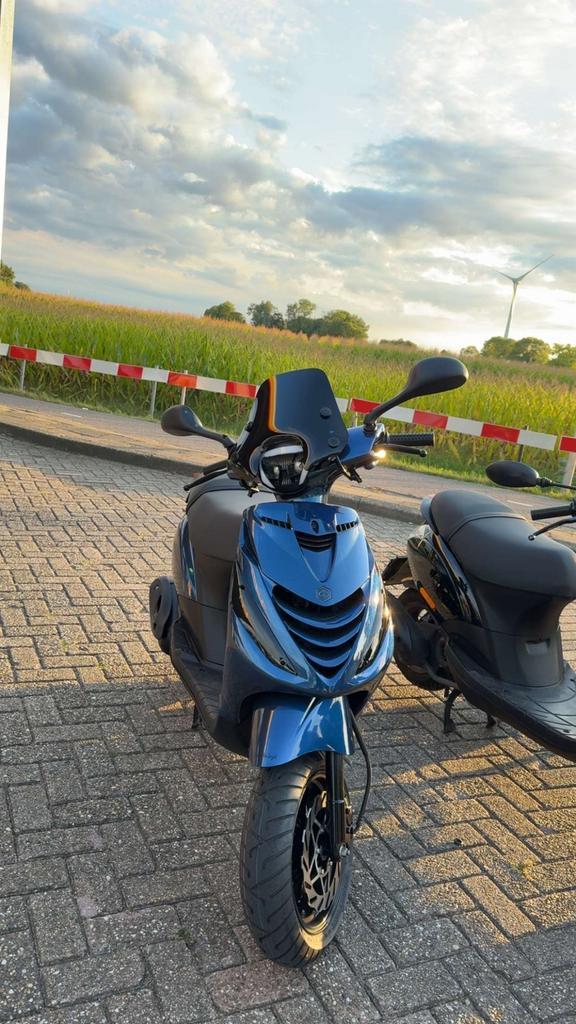 Zip 4 takt 50 cc, Fietsen en Brommers, Scooters | Piaggio, Zo goed als nieuw, Zip, Maximaal 45 km/u, Benzine, Ophalen