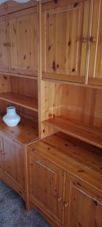 Twee wandkasten ca 88 breed 185 hoog