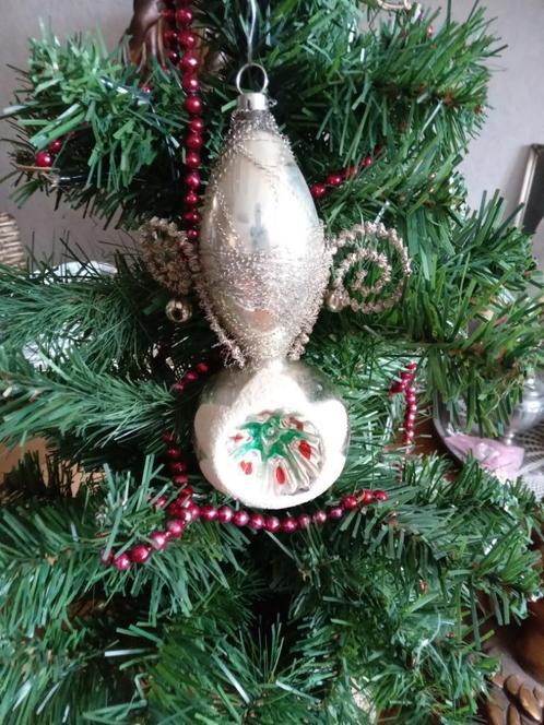Zeer aparte antieke glazen deukbal huisvlijt, Diversen, Kerst, Gebruikt, Ophalen of Verzenden