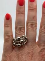 V834 Prachtige zilveren modernist ring maat 19, 19 tot 20, Ophalen of Verzenden, X, Dame