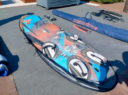 Tabou Manta 71 116L , neilpryde H2 Racing 8.7 combat 4.7, Watersport en Boten, Windsurfen, Zo goed als nieuw, Minder dan 250 cm