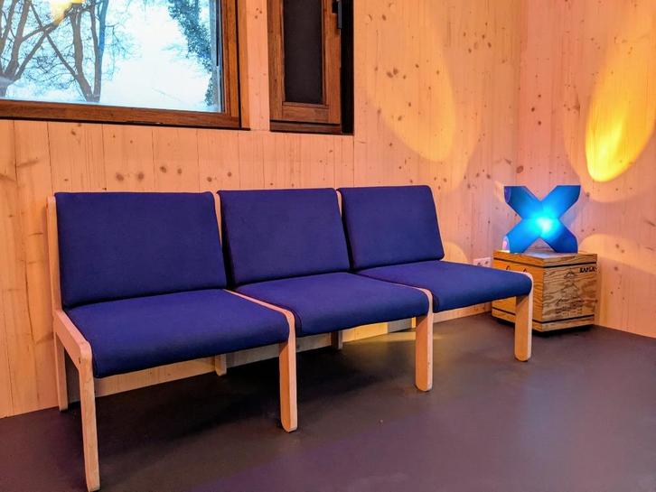 Driezits design bankje, Huis en Inrichting, Banken | Sofa's en Chaises Longues, Gebruikt, Driepersoons, 150 tot 200 cm, Minder dan 75 cm