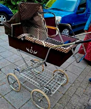 GRATIS Oude Kinderwagen  jaren 60! beschikbaar voor biedingen
