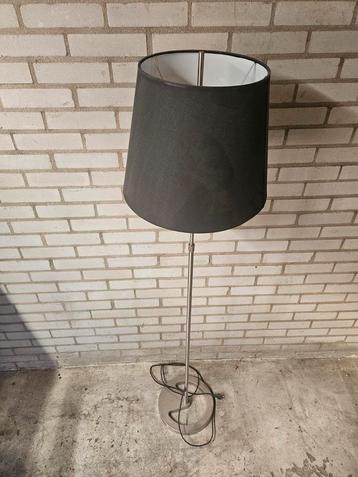 Staande lamp dimbaar  beschikbaar voor biedingen
