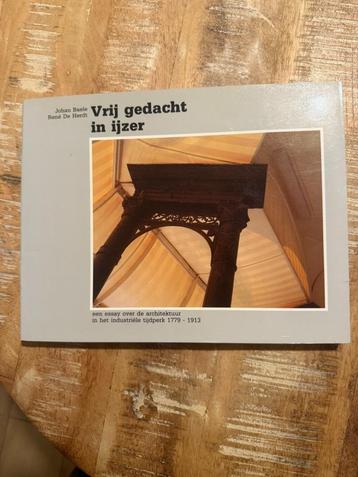 Een essay over de architektuur in het industriële beschikbaar voor biedingen