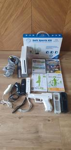 Nintendo Wii set met 2 controllers + 4 games, Spelcomputers en Games, Spelcomputers | Nintendo Wii, Ophalen of Verzenden, Gebruikt
