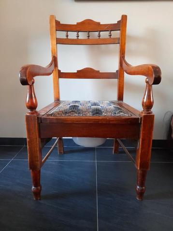 zeer mooie antieke engelse po stoel beschikbaar voor biedingen