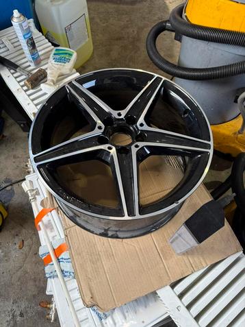 Mercedes AMG velg is 1 stuk beschikbaar voor biedingen