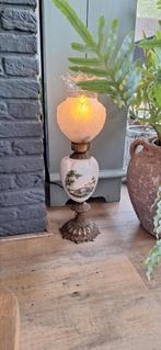 Antieke elektrische tafellamp model olielamp met porselein, Antiek en Kunst, Antiek | Lampen, Ophalen of Verzenden