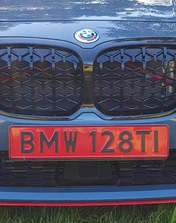 2 X nummerplaat bordjes met de tekst BMW 128TI beschikbaar voor biedingen