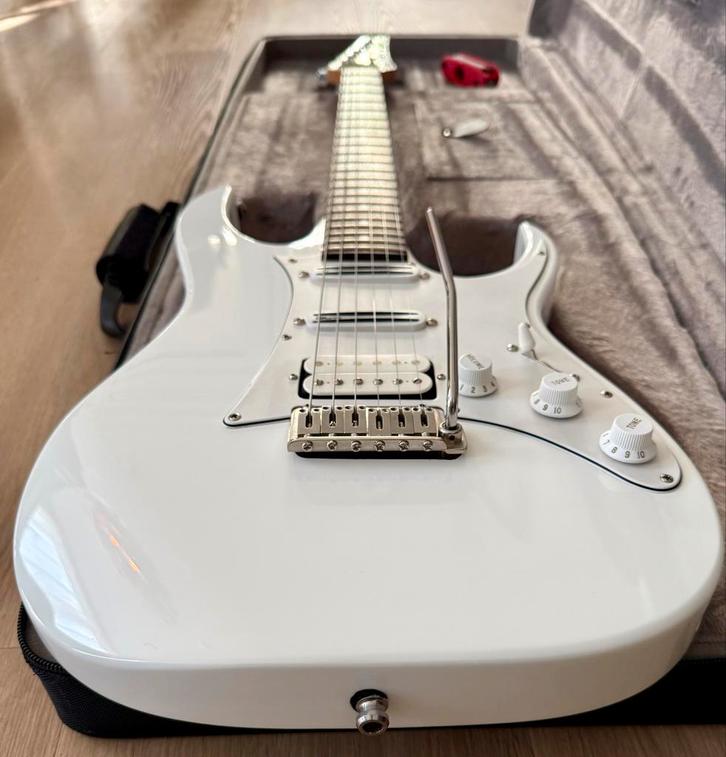 Ibanez AT10RP Classic White Andy Timmons met upgrades, Muziek en Instrumenten, Snaarinstrumenten | Gitaren | Elektrisch, Gebruikt