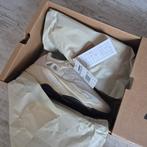 Yeezy Boost 700 Analog 37 1/3, Ophalen of Verzenden, Nieuw