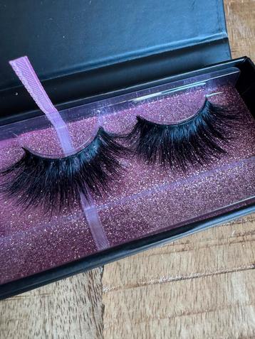 Wimpers - 25mm beschikbaar voor biedingen