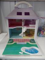 poppenhuis met accessoires, Kinderen en Baby's, Poppenhuis, Ophalen of Verzenden, Zo goed als nieuw