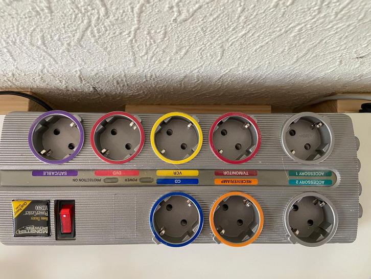 Monster PowerCenter  HTS800 met CleanPower, Audio, Tv en Foto, Audiokabels en Televisiekabels, Zo goed als nieuw, Overige kabels