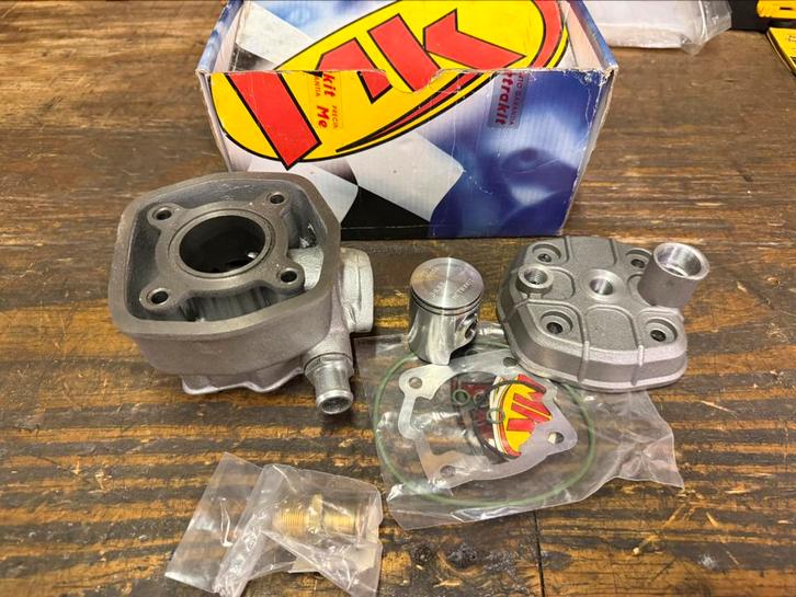 Derbi ot cilinder nieuw metrakit 50cc lees de beschrijving, Fietsen en Brommers, Brommeronderdelen | Algemeen, Nieuw, Cilinder