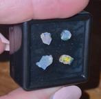 Ruwe opaal in doosje, Sieraden, Tassen en Uiterlijk, Edelstenen, Ophalen of Verzenden, Zo goed als nieuw