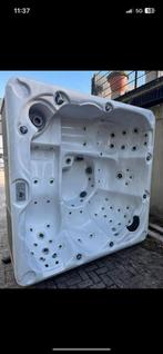 Jacuzzi 5/6 persoons extreem vol met jets energie zuing, Ophalen of Verzenden, Zo goed als nieuw