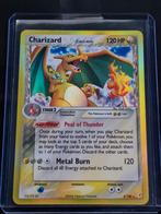 Charizard Delta species 4/100, Sleeve + Toploader, Hobby en Vrije tijd, Verzamelkaartspellen | Pokémon, Ophalen of Verzenden, Gebruikt