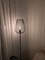 Moderne vloerlamp met metalen frame, Ophalen, Zo goed als nieuw, Metaal, Modern