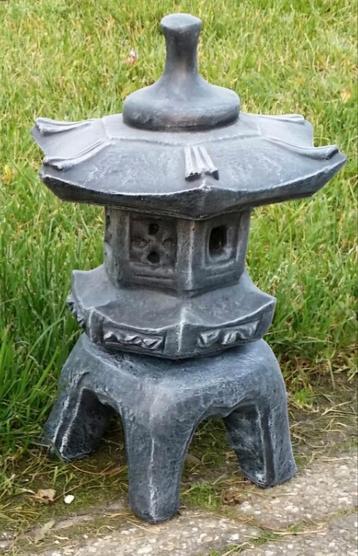 Prachtige Japanse Lantaarn, Pagode, in de Tuin beschikbaar voor biedingen