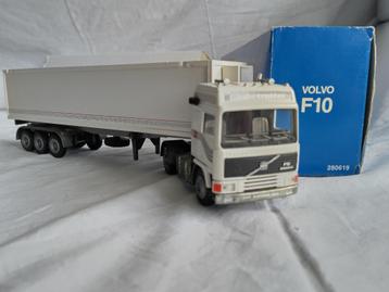 Volvo F10 Globetrotter 4x2 trekker & oplegger 1:50 Conrad beschikbaar voor biedingen