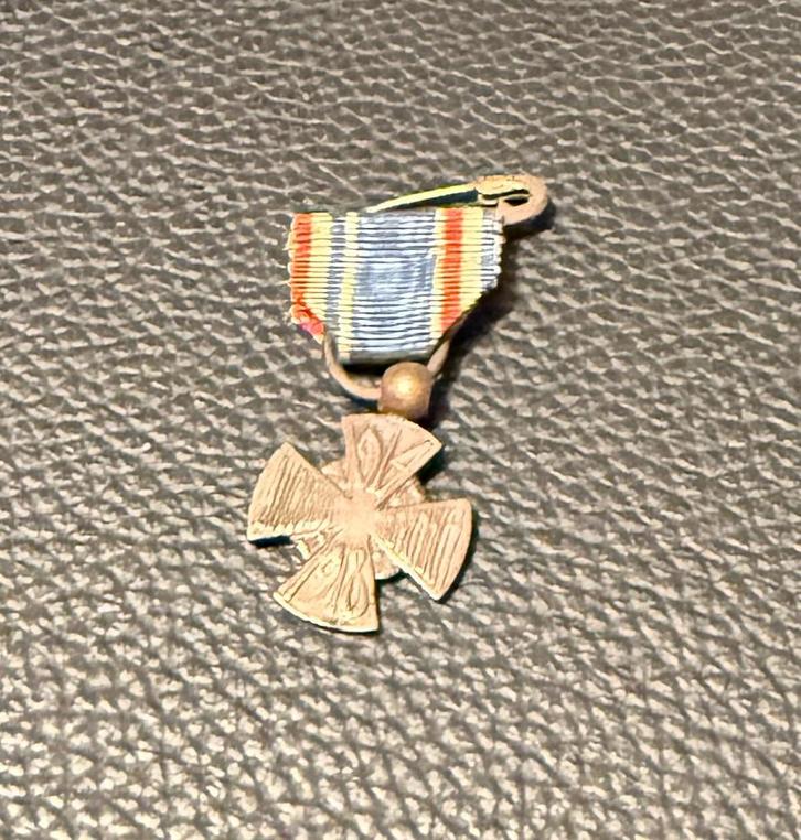 Oude Medaille met Lint, Verzamelen, Militaria | Algemeen, Overige soorten, Lintje, Medaille of Wings, Overige gebieden, Ophalen of Verzenden