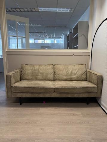 Bank beschikbaar voor biedingen