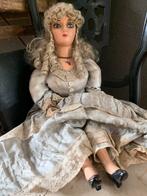 Prachtige Franse oude sofa doll met heel mooie jurk Brocante, Ophalen of Verzenden, Gebruikt, Pop