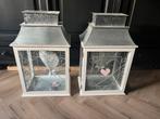 Set van 2 witte lantaarns met metalen accenten, Huis en Inrichting, Ophalen, Overige materialen, 50 tot 75 cm, Wit