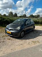 Toyota Aygo 1.0 12V Vvt-i 5DRS 2011 Grijs navigatie, Auto's, Toyota, Voorwielaandrijving, Stof, 68 pk, Origineel Nederlands