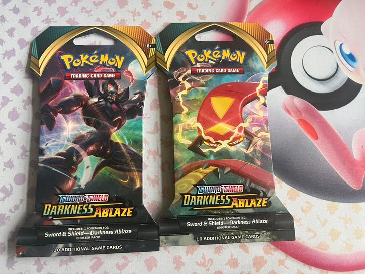 Pokémon Darkness Ablaze - Sleeved Booster, Hobby en Vrije tijd, Verzamelkaartspellen | Pokémon, Nieuw, Booster, Ophalen of Verzenden