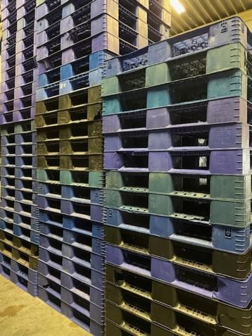 B keus kunststof pallets beschikbaar voor biedingen
