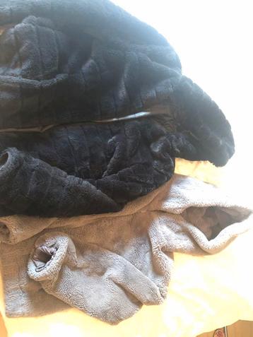 2 mooie zachte teddy jassen maat S beschikbaar voor biedingen