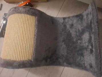 Krabstukje met lig stukje voor katten. Erg leuk.  beschikbaar voor biedingen