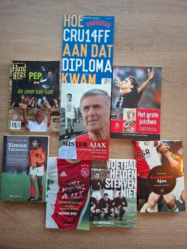8 voetbalboeken in één koop Cruijff, Ajax, Tahamata, Boeken, Sportboeken, Zo goed als nieuw, Balsport, Ophalen of Verzenden