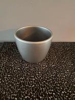 NIEUW Zilvergrijze bloempot, hoogte 9.5 cm, Overige materialen, Rond, Ophalen of Verzenden, Binnen