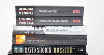 Nr.137: Stapel boeken meest thrillers paar detectives allema beschikbaar voor biedingen