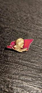 Pin Badge of the Communist Lenin and Red the Banner USSR, Verzamelen, Speldjes, Pins en Buttons, Ophalen of Verzenden, Zo goed als nieuw