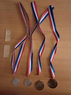 4 medailles met toebehoren NIEUW, Ophalen, Overige materialen, Nederland