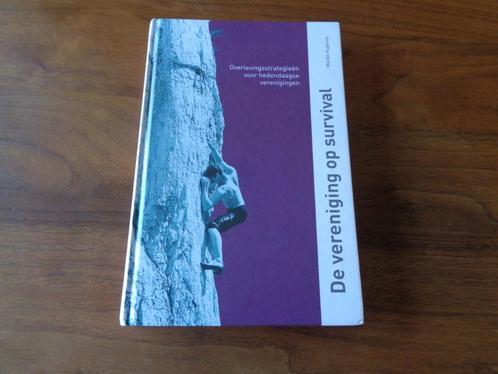 De vereniging op survival - Marike Kuperus, Boeken, Politiek en Maatschappij, Zo goed als nieuw, Maatschappij en Samenleving, Nederland
