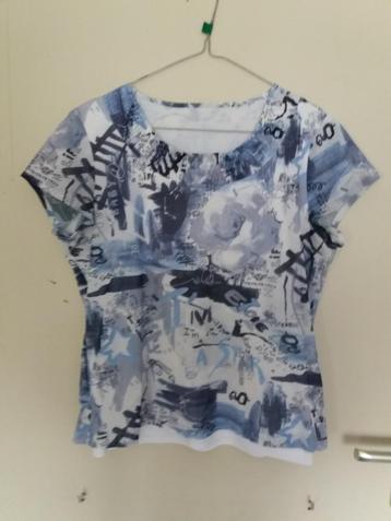 Een T-Shirt, gevoerd met transparante bovenlaag. beschikbaar voor biedingen