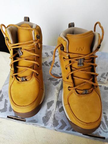 Nieuwe wandelschoenen Human Nature ANWB model Gertrude 37 beschikbaar voor biedingen