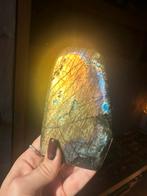 Onbewerkte foto’s! Labradoriet met mega flash!, Verzamelen, Mineralen en Fossielen, Ophalen of Verzenden, Mineraal