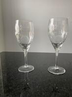 2 gegraveerde wijnglazen, Verzamelen, Glas en Borrelglaasjes, Verzenden, Zo goed als nieuw, Overige typen