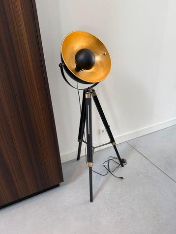 Design vloerlamp beschikbaar voor biedingen