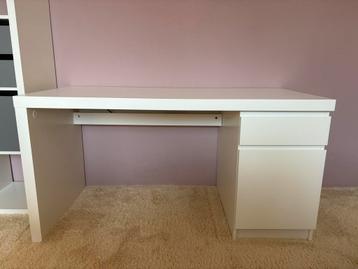 IKEA MALM bureau 2 jaar oud. - afbeelding 1